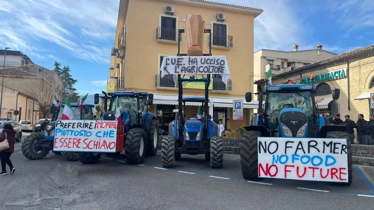 «La Calabria è il cuore della protesta, con i trattori arriveremo a Roma». Il leader nazionale rilancia la mobilitazione da Crotone