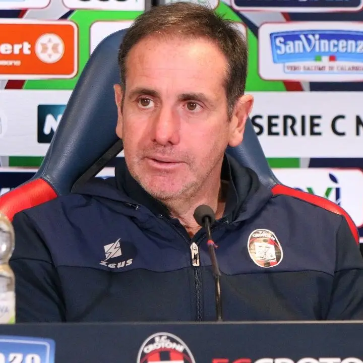 Verso Sorrento-Crotone, Zauli: «Nessuno tra i nuovissimi giocherà dal primo minuto»