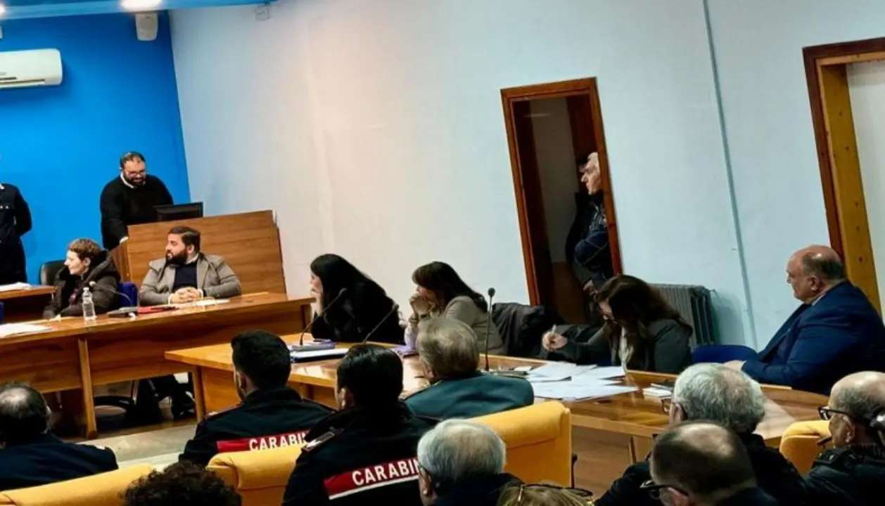 Intimidazione alla polizia locale di Bagnara, Calabrese alla comunità: «Ribellatevi, la criminalità va isolata»