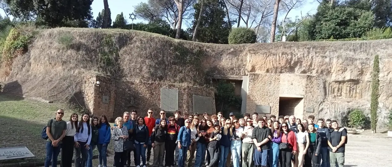Dalle Fosse Ardeatine a Sant’Anna di Stazzema, il viaggio di 45 studenti nei luoghi della memoria