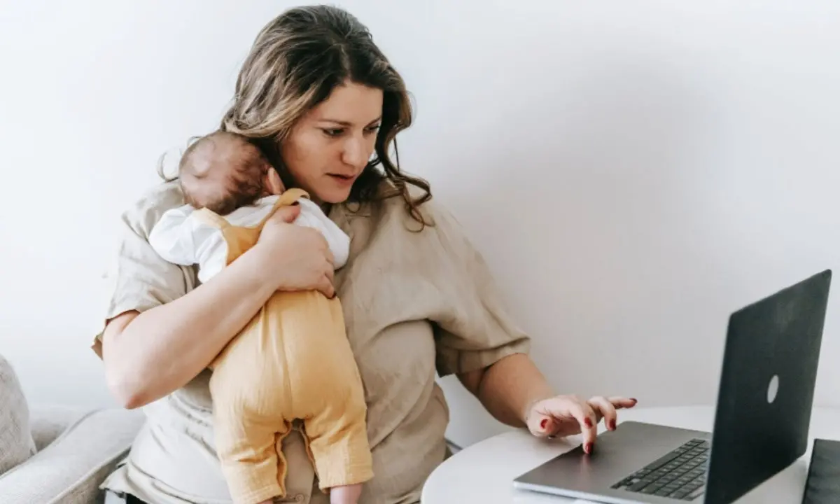 Al via il Bonus mamme ma in tante non rientrano nei requisiti. La carica delle escluse: «I figli li abbiamo anche noi»