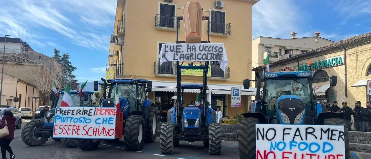 Ue, arriva la prima retromarcia sui trattori. «Ritiriamo la proposta di regolamento sui pesticidi»