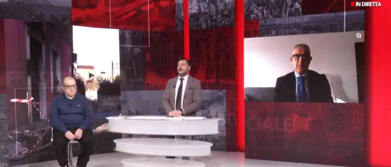 Varapodio, la comunità reagisce all’intimidazione a don Gianni: colletta per l’auto e marcia silenziosa