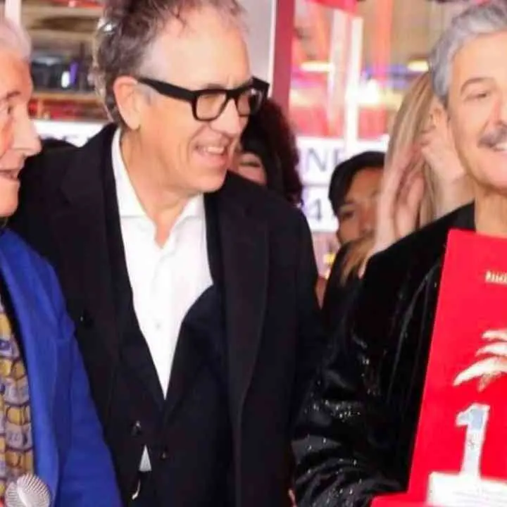 Sanremo, a Fiorello il premio “Numeri Uno”: la palma d’argento realizzata dal maestro Michele Affidato