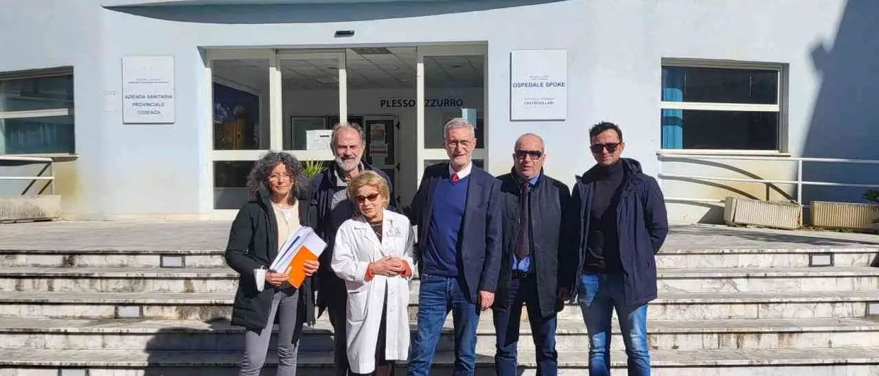 Ospedale di Castrovillari, Laghi richiama l’Asp di Cosenza: «Personale stanco e demotivato, i medici cubani collocati tutti altrove»