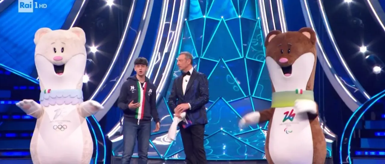 Sanremo, sul palco lo studente della scuola calabrese che ha disegnato le mascotte delle Olimpiadi invernali 2026