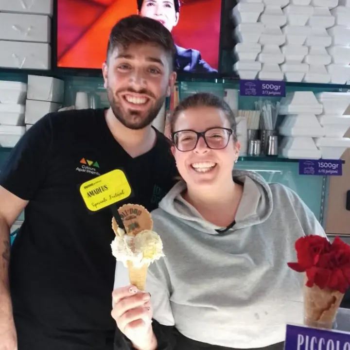 A Sanremo c’è il sole e in piazza spopola il gelato al gusto… Amadeus!