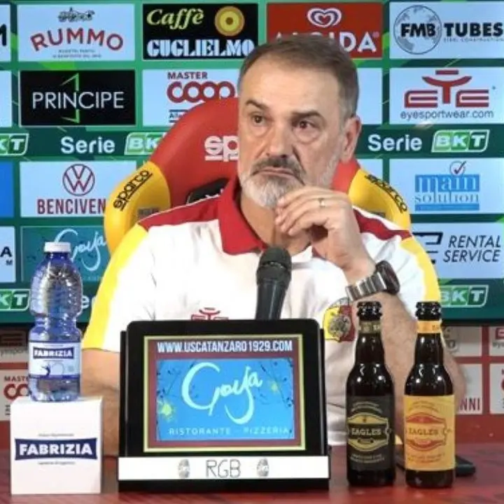 Catanzaro-Ascoli, Vivarini: «Dobbiamo fare risultato, con le buone o con le cattive». E sul gol dello Spezia: «Un errore clamoroso»