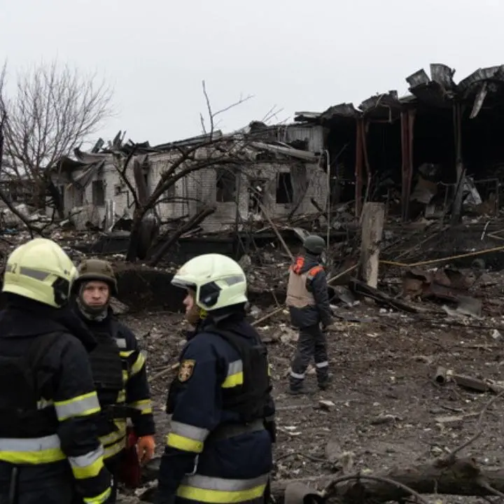 Ucraina, attacco russo nella notte su Kharkiv: 7 morti, tra cui 3 bambini