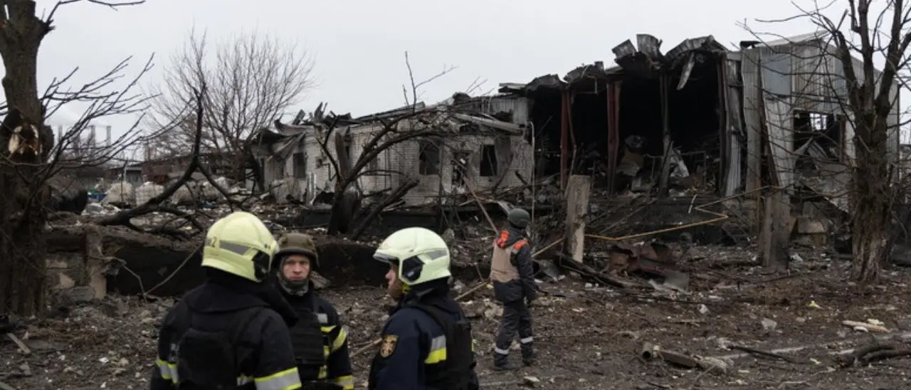 Ucraina, attacco russo nella notte su Kharkiv: 7 morti, tra cui 3 bambini