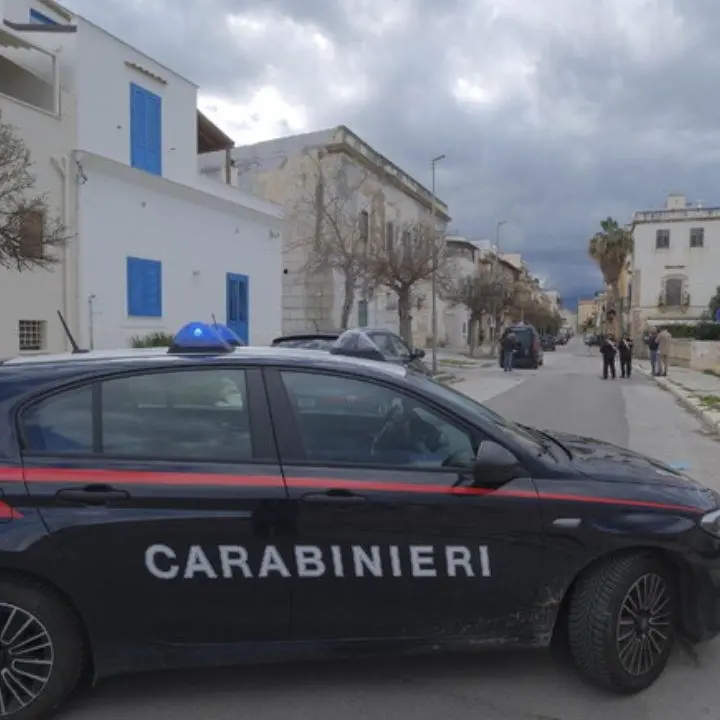 Tragedia familiare in Sicilia, 54enne uccide la moglie e due figli di 5 e 16 anni e poi chiama i carabinieri