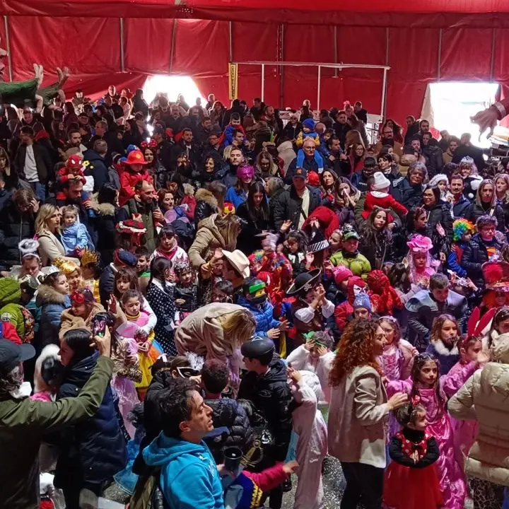 Il maltempo ferma la sfilata del Carnevale di Castrovillari: rinviata a domenica prossima