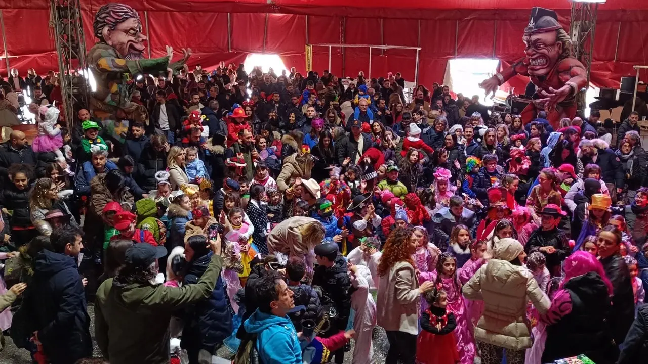 Il maltempo ferma la sfilata del Carnevale di Castrovillari: rinviata a domenica prossima