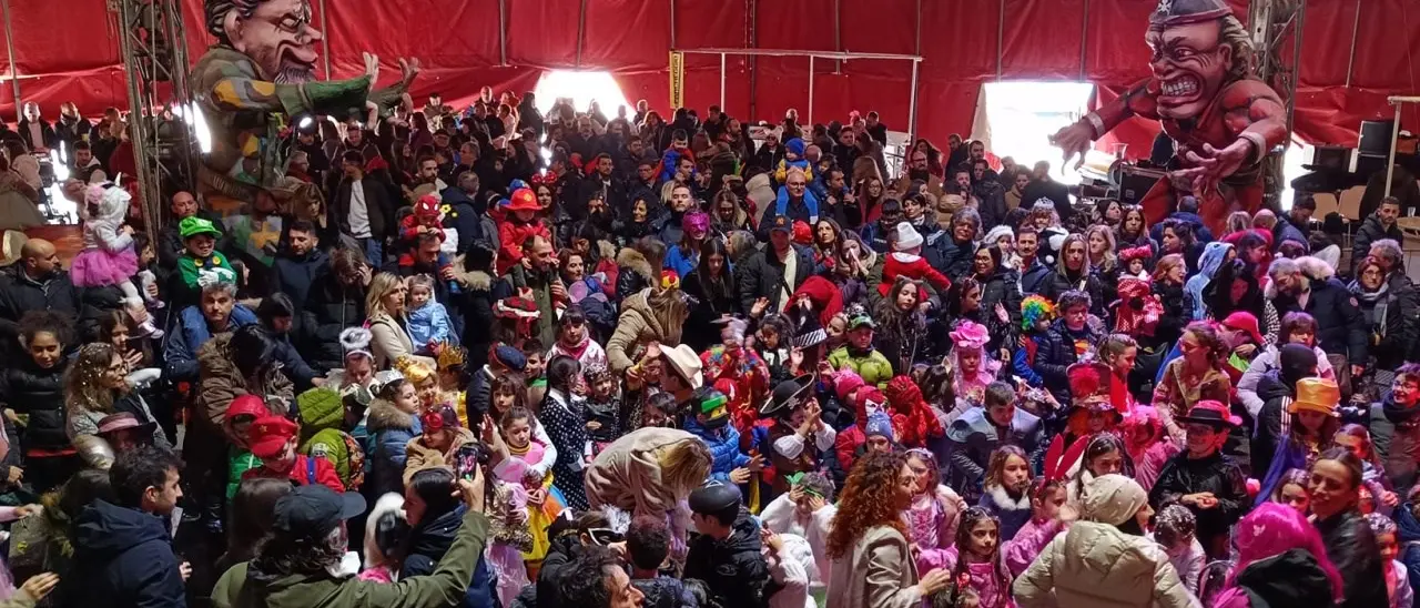 Il maltempo ferma la sfilata del Carnevale di Castrovillari: rinviata a domenica prossima