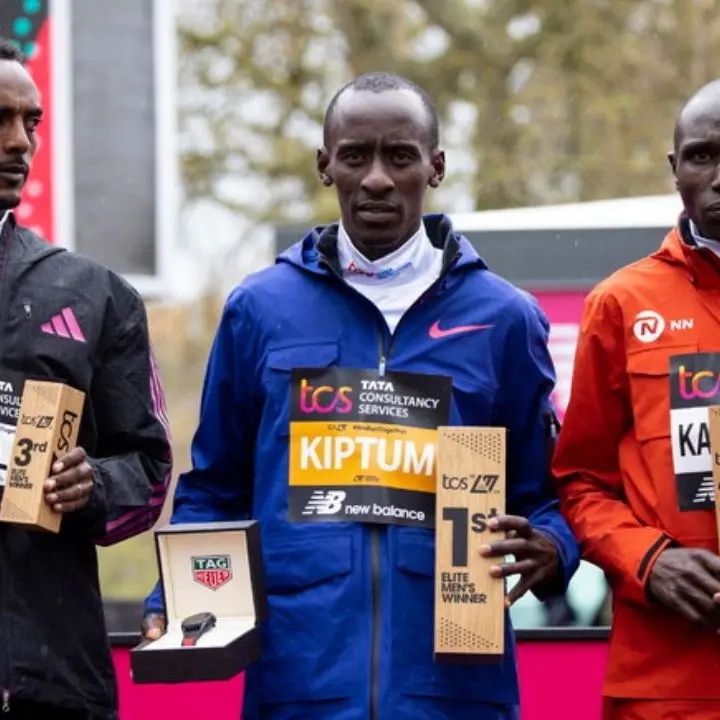 Atletica, è morto in un incidente stradale Kelvin Kiptum: era primatista mondiale della maratona