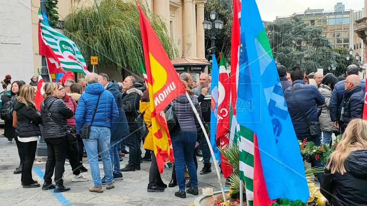 Tirocinanti calabresi, annunciato uno stato di agitazione di quattro giorni. I sindacati a Occhiuto: «Faccia valere il suo peso»