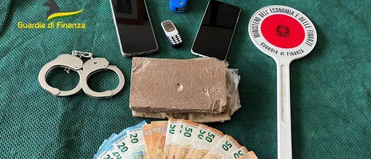 Viaggiano sulla statale 106 con mezzo chilo di eroina in auto: due uomini arrestati nel Cosentino