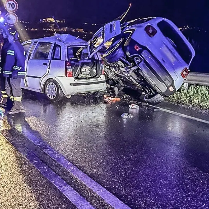 Drammatico incidente nel Cosentino, scontro tra due veicoli lungo la statale 107: morto un 26enne