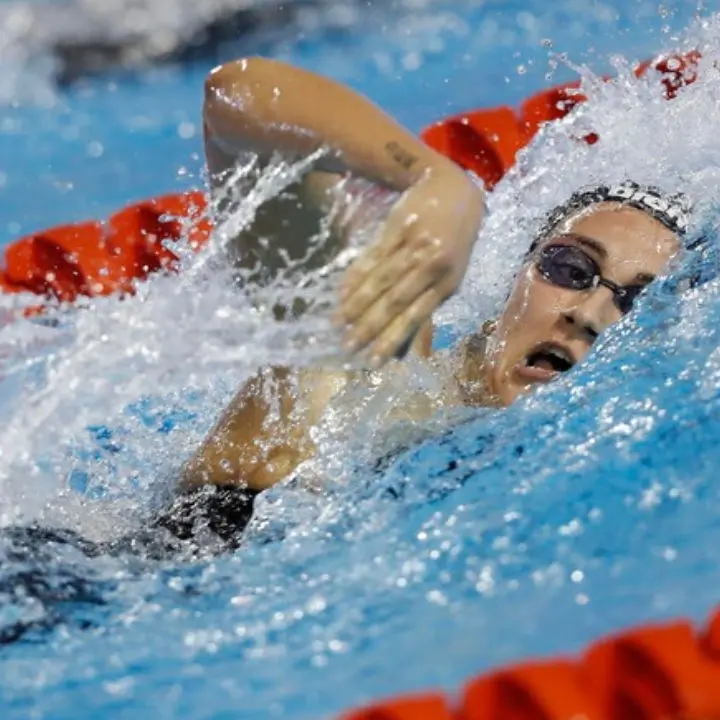 Mondiali di nuoto, stratosferica Quadarella: conquista l’oro nei 1500 stile libero e il pass per Parigi