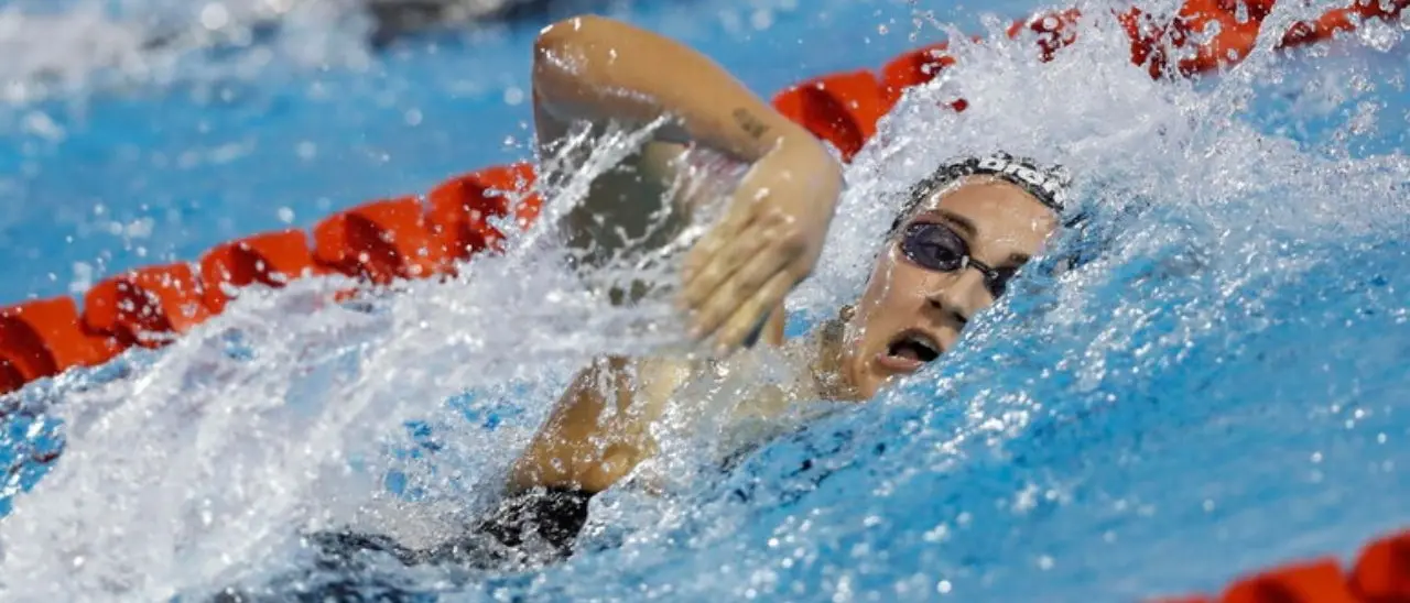 Mondiali di nuoto, stratosferica Quadarella: conquista l’oro nei 1500 stile libero e il pass per Parigi