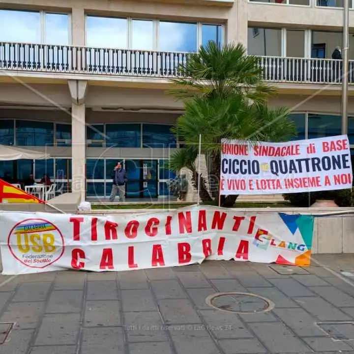 Tirocinanti, dopo l’approvazione dell’emendamento alla Camera i sindacati annullano la manifestazione a Lamezia