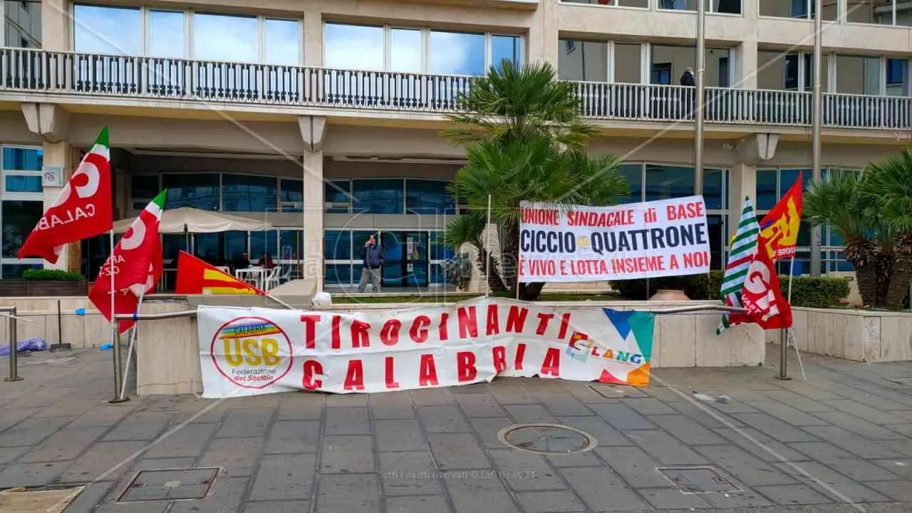 Tirocinanti, dopo l’approvazione dell’emendamento alla Camera i sindacati annullano la manifestazione a Lamezia