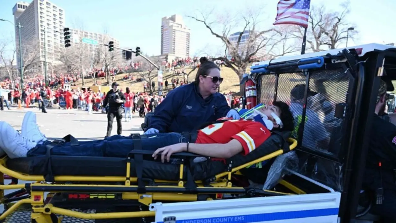 Usa, sparatoria alla parata del Super Bowl a Kansas City: almeno dieci feriti