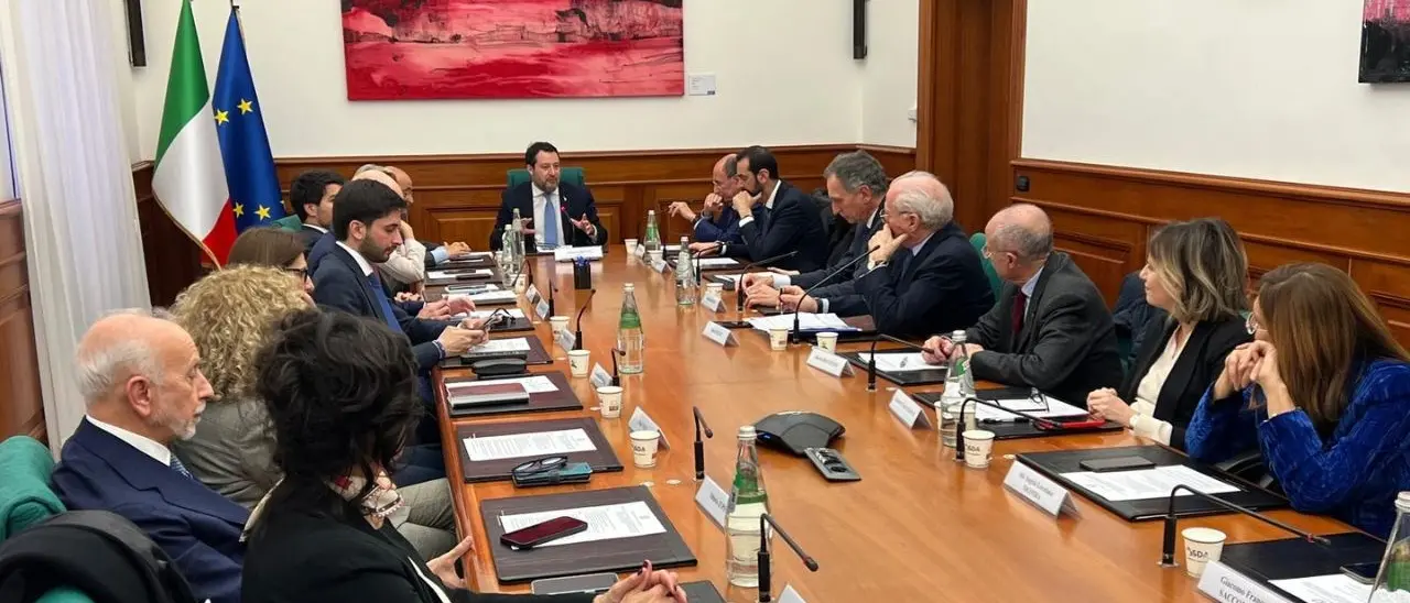 Il Ponte sullo Stretto è più vicino, il sindaco Caminiti: «Villa San Giovanni in ansia per gli espropri. Ora spostiamo il porto a Sud»