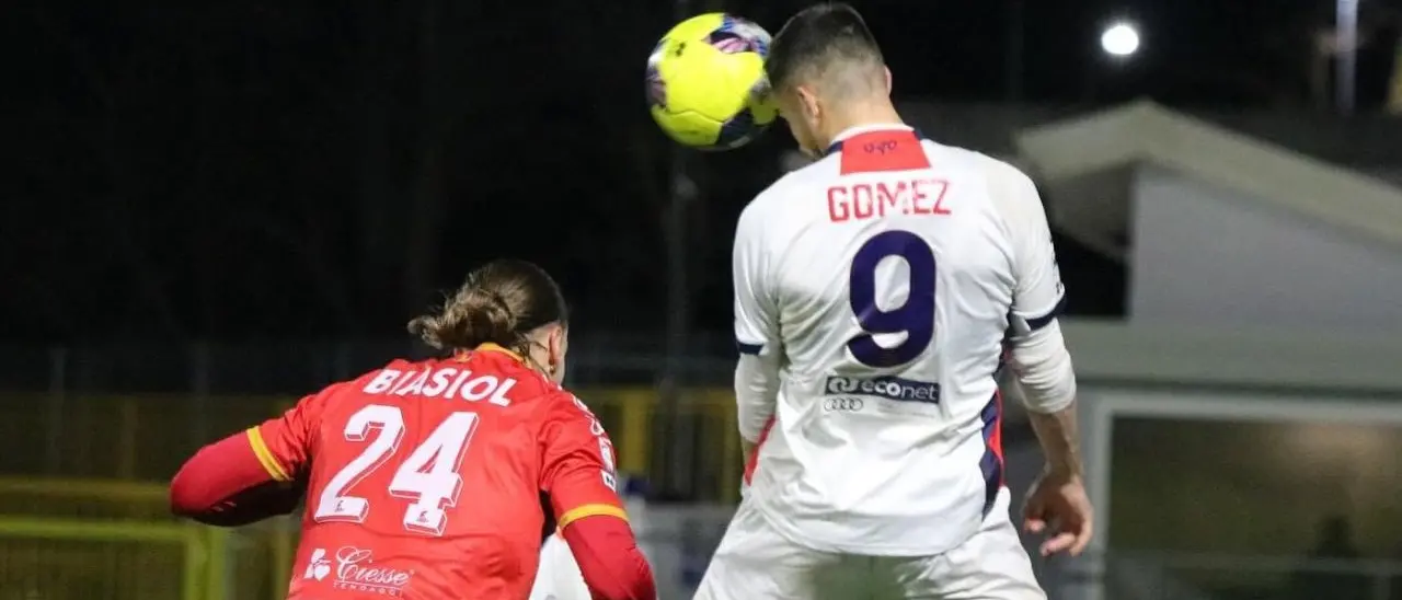 Il Crotone impatta anche a Picerno, porte inviolate grazie a una super prestazione di Dini: finale 0 a 0