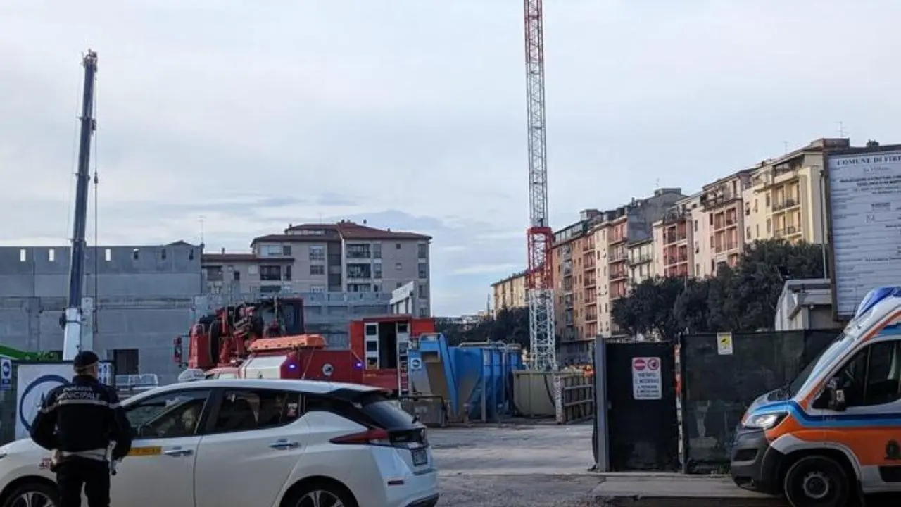 Firenze, incidente sul lavoro in un cantiere di un supermercato: tre operai morti, tre estratti vivi dalle macerie