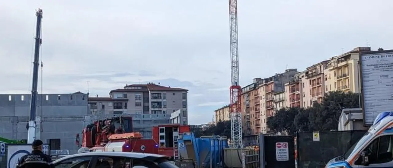 Firenze, incidente sul lavoro in un cantiere di un supermercato: tre operai morti, tre estratti vivi dalle macerie