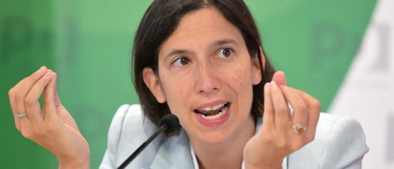 Elly Schlein domenica a Cutro per ricordare i morti del naufragio: «Chiediamo verità e giustizia»