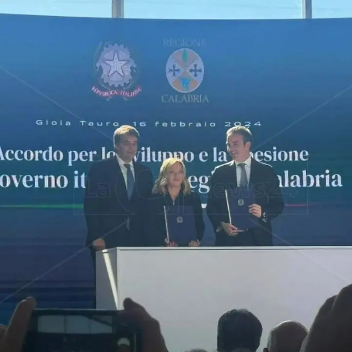 Meloni in Calabria dà risposte generiche alle richieste di Occhiuto e sull’autonomia differenziata non chiarisce i (molti) dubbi