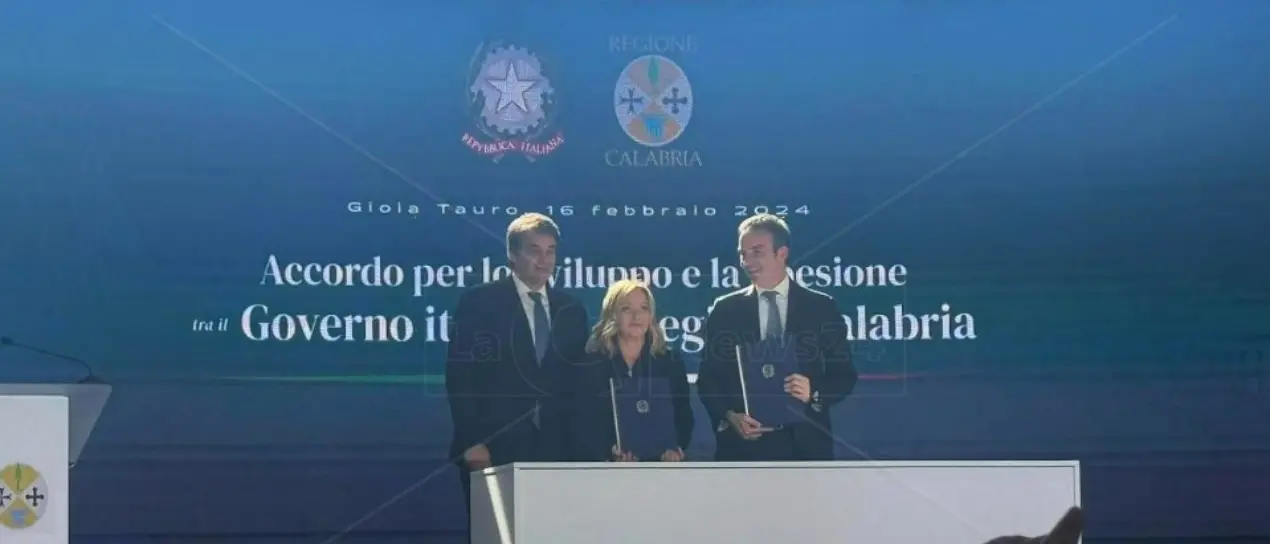 Meloni in Calabria dà risposte generiche alle richieste di Occhiuto e sull’autonomia differenziata non chiarisce i (molti) dubbi