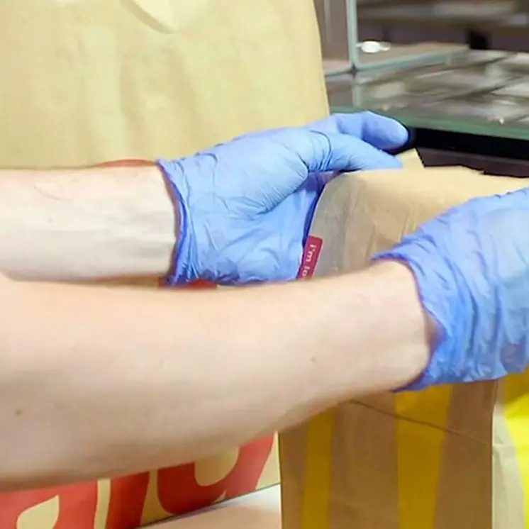 A Cosenza 430 pasti caldi a settimana per chi è in difficoltà: l’iniziativa McDonald’s e Banco alimentare