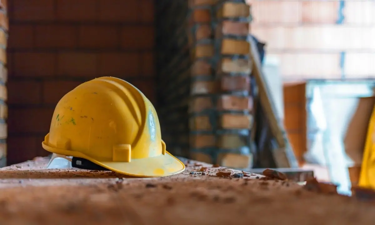 Incidente sul lavoro nel Cosentino, operaio muore a Frascineto schiacciato da una lastra di cemento