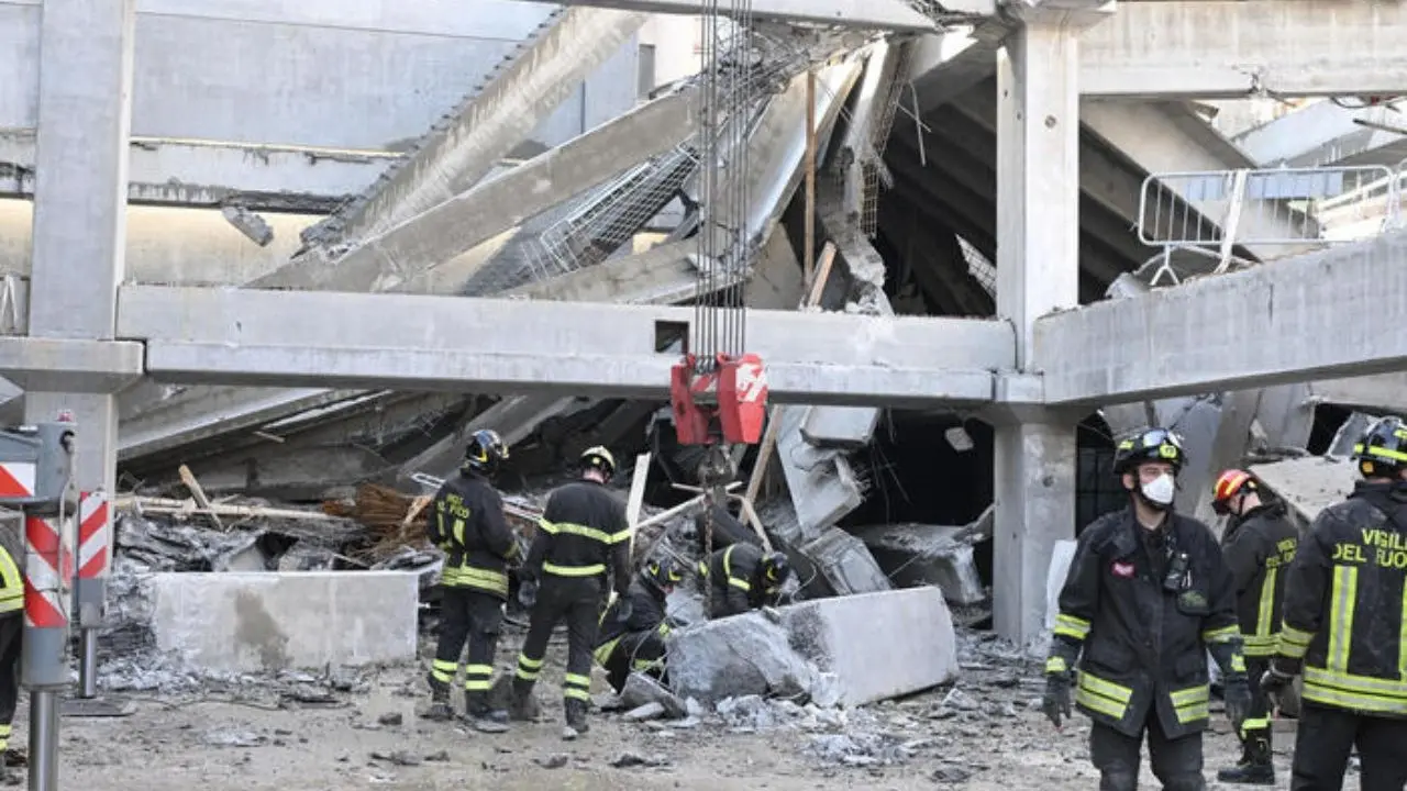 Salgono a 5 le vittime del crollo in un cantiere edile di Firenze. Oggi lutto regionale e cittadino