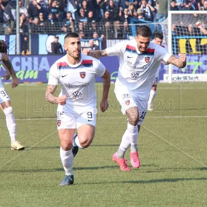 Cosenza, Tutino è una meraviglia. I lupi vincono 3-1 in casa del Lecco