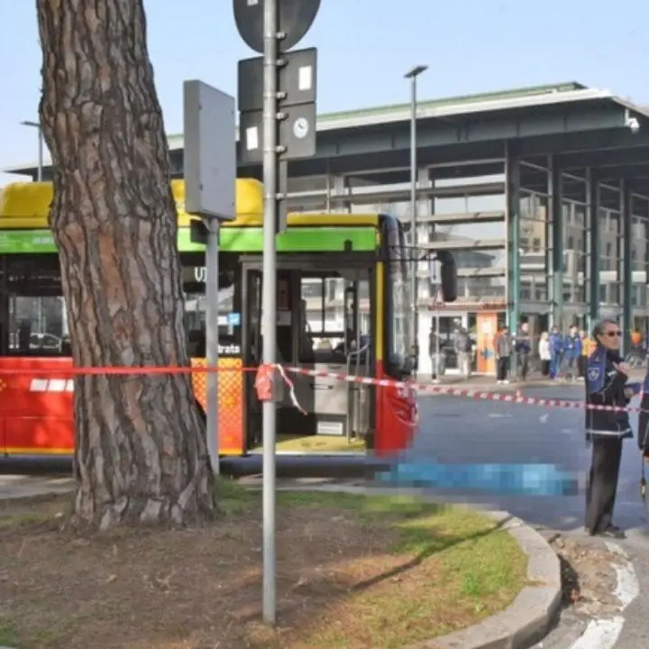 Bergamo, travolto da un bus di linea: muore un diciannovenne