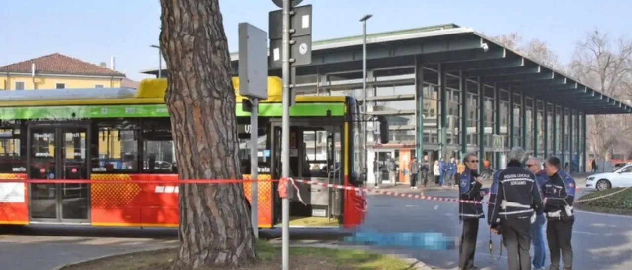Bergamo, travolto da un bus di linea: muore un diciannovenne