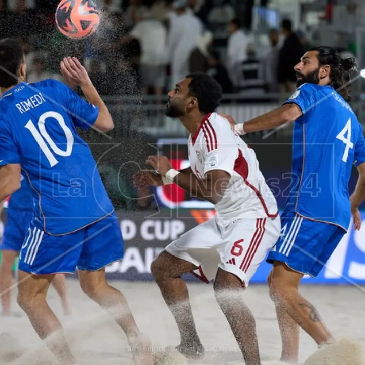 Mondiali di beach soccer, l’Italia ko ai rigori con gli Emirati Arabi ma passa comunque da prima nel girone