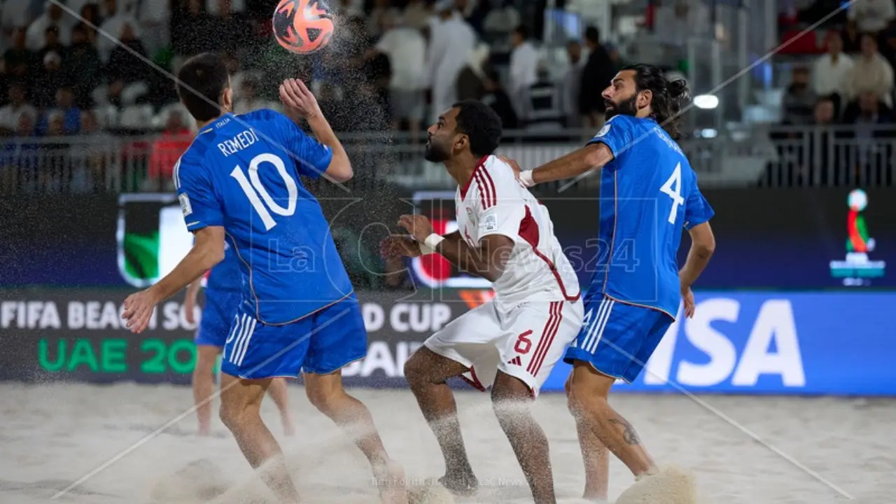 Mondiali di beach soccer, l’Italia ko ai rigori con gli Emirati Arabi ma passa comunque da prima nel girone