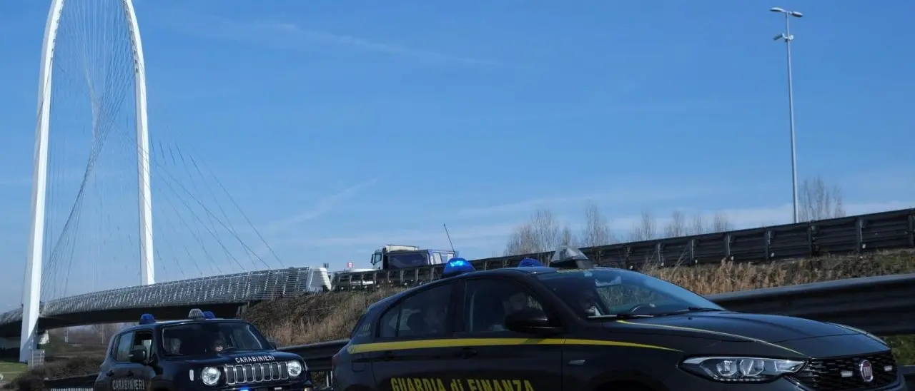 Riciclaggio e false fatture, maxi blitz a Reggio Emilia: 12 arresti e oltre 100 indagati. Sequestri anche in Calabria