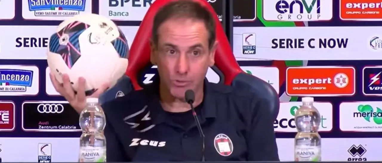 Zauli esonerato dalla panchina del Crotone, il tecnico paga oltre ai propri demeriti