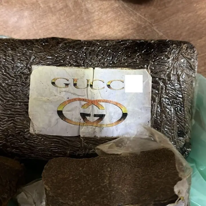 Droga “griffata“ nel Crotonese, scoperti in un garage 2 chili tra marjuana e hashish: arrestato un 39enne