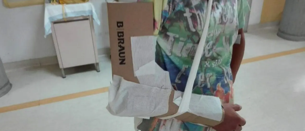 Denunciò i gessi “di cartone” al Pronto soccorso di Reggio e il Gom gli fece causa: assolto, «non poteva tacere»