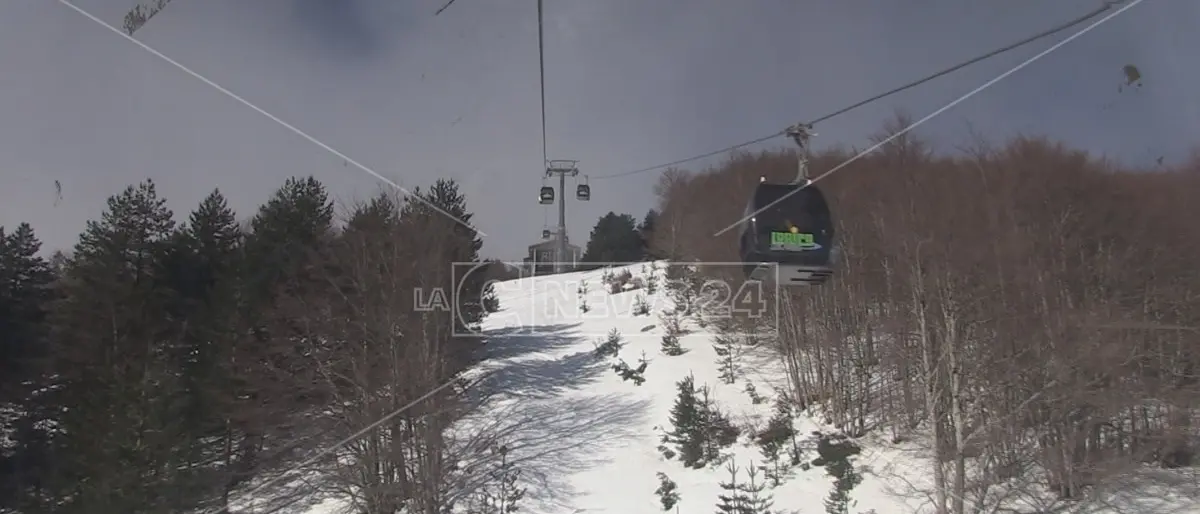 Temperature alte e troppa umidità, chiuse le piste da sci a Lorica: «Compromesso il manto nevoso»