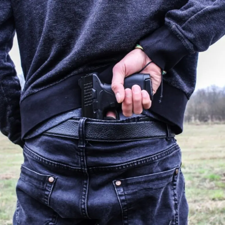 Una pistola in regalo al figlio: «Se ne parli al bar te la tolgo». Le nuove leve della ‘ndrangheta con le armi addosso: «Sono uno freddo»