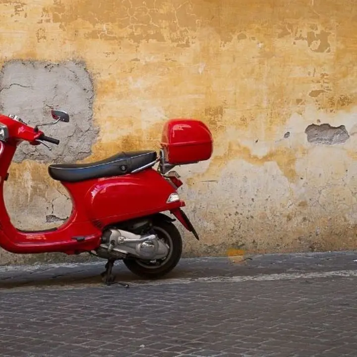 Il controllo del territorio e la spedizione punitiva per vendicare la scomparsa di una vespa: «Era della buonanima di mio zio Gianni»