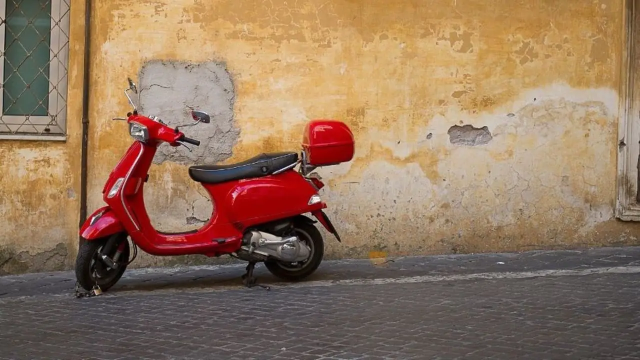 Il controllo del territorio e la spedizione punitiva per vendicare la scomparsa di una vespa: «Era della buonanima di mio zio Gianni»